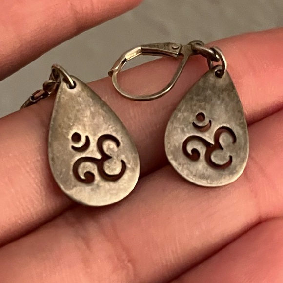 SALE Sterling silver yogi earrings - Picture 1 of 3